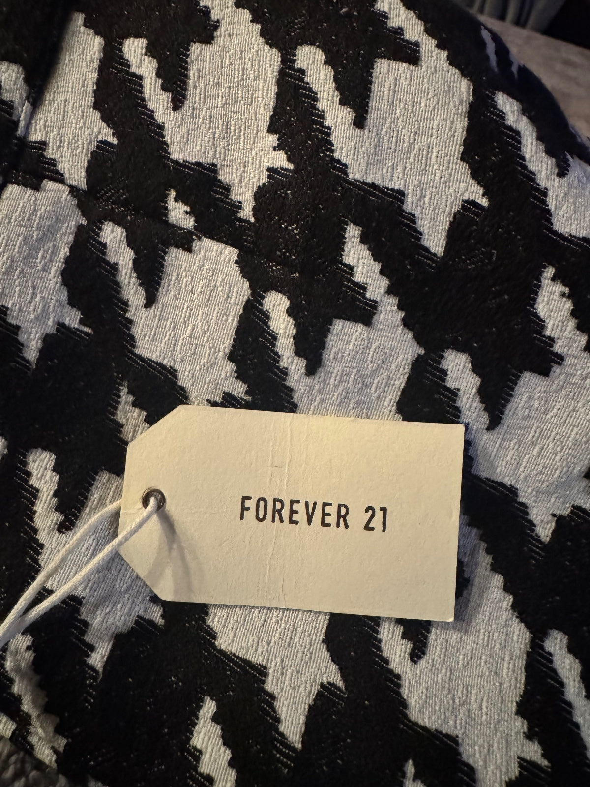 Forever 21 Black and White Houndstooth Patterned Shorts Size