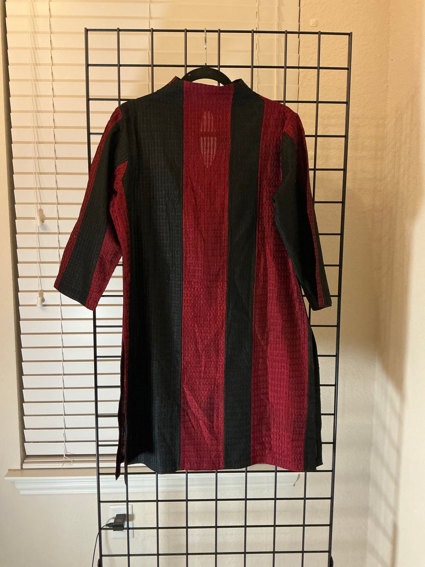Vivek Narang Black & Burgundy Textured Silk Dress – Vintage Designer