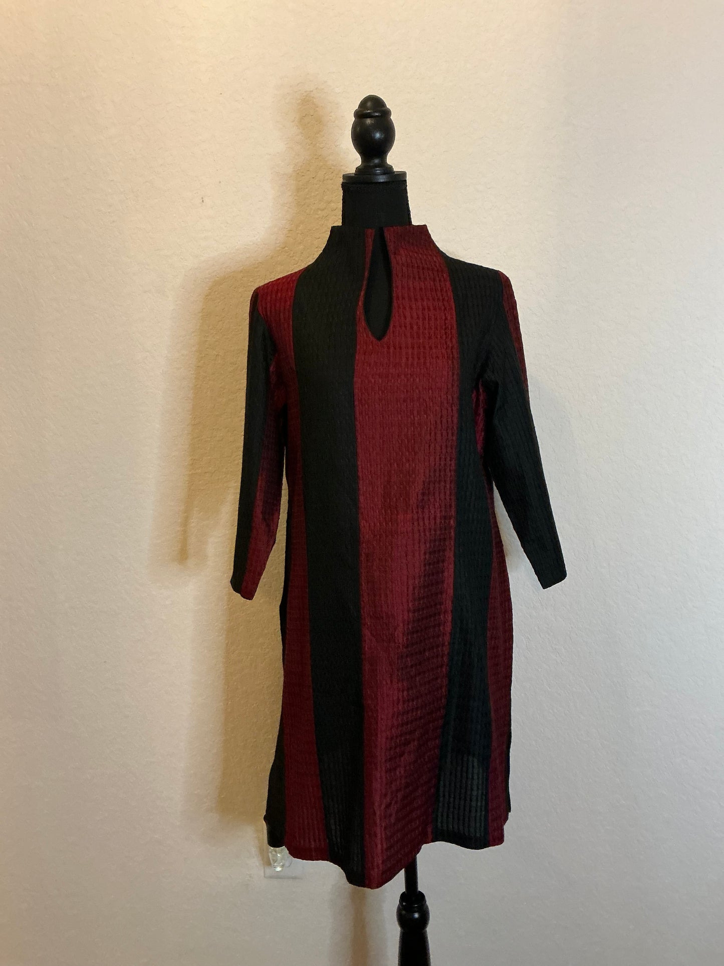 Vivek Narang Black & Burgundy Textured Silk Dress – Vintage Designer