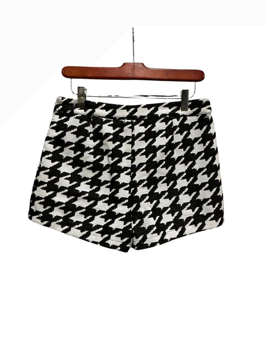 Forever 21 Black and White Houndstooth Patterned Shorts Size